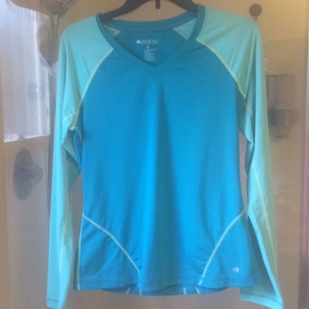 Macy's Ideology long-sleeved work out shirt